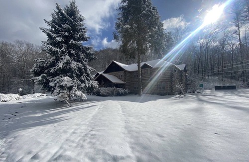 Topton Cabin | Perfect for Family Reunions and Corporate Groups or as a couples getaway