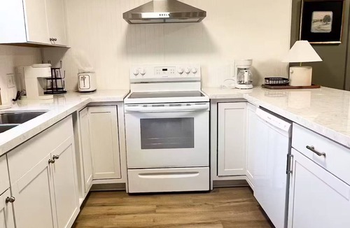 Winston - Salem House | Perfect for small families and professionals!