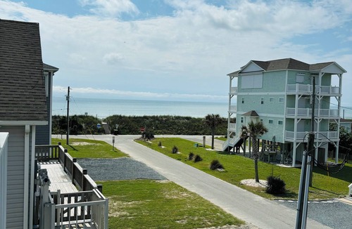 McCutcheon Field House | Perfect for Fall Fishing 2 day min/Sun-Sun Summer rental/Ocean & Sound View