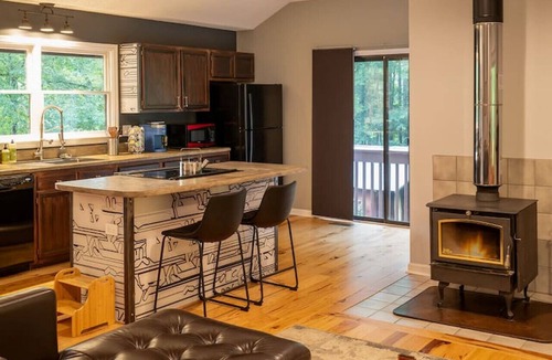 Gerton Apartment | Perfect Luxe Retreat w/Hot Tub