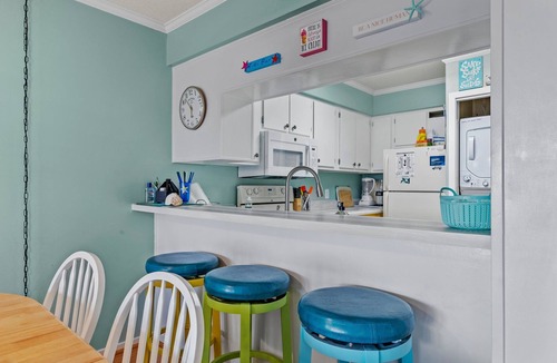 Morehead City Condo | Perfect Pool View & Steps to the Beach at APATB! #177