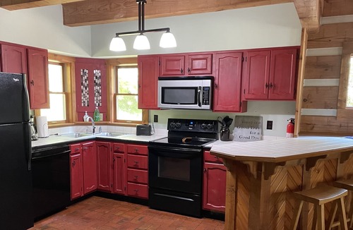 Mountain Springs Cabin | Perfect Smoky Mountain Getaway w/ all the Comforts of Home.