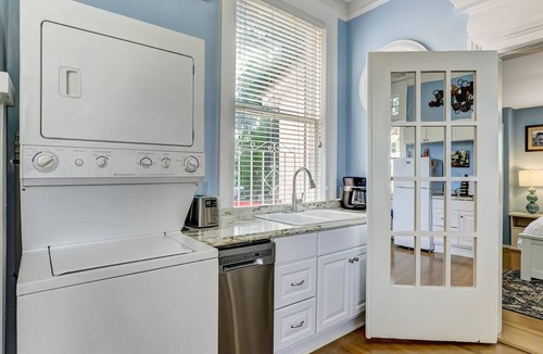 Thomas Square Apartment | Perfect Starland 3 Bedroom, Heated Pool Access