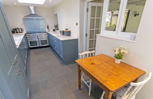 Georgeham Cottage | Perrymans Thatched Cottage Sleeps 6 | Dog Friendly