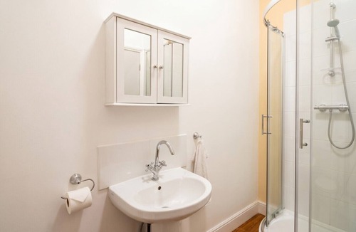 Edgbaston Apartment | Pet-Friendly 2-Bed Suite | Sleeps 7 | Free Parking