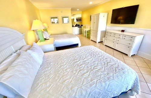 Atlantic Beach Hotel | Pet-friendly, 3 Blocks to Beach, Pool, #101