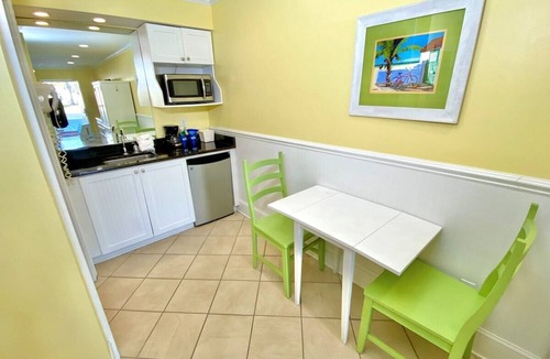 Atlantic Beach Hotel | Pet-friendly, 3 Blocks to Beach, Pool, #103