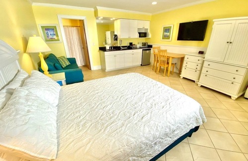 Atlantic Beach Hotel | Pet-friendly, 3 Blocks to Beach, Pool, #109