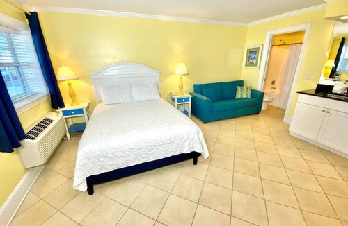 Atlantic Beach Hotel | Pet-friendly, 3 Blocks to Beach, Pool, #109