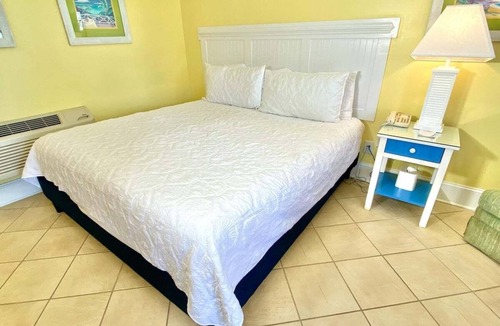 Atlantic Beach Hotel | Pet-friendly, 3 Blocks to Beach, Pool, #112