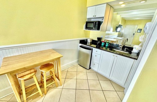 Atlantic Beach Hotel | Pet-friendly, 3 Blocks to Beach, Pool, #206