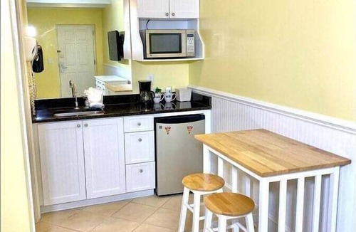 Atlantic Beach Hotel | Pet-friendly, 3 Blocks to Beach, Pool, #207