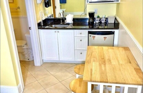 Atlantic Beach Hotel | Pet-friendly, 3 Blocks to Beach, Pool, #207