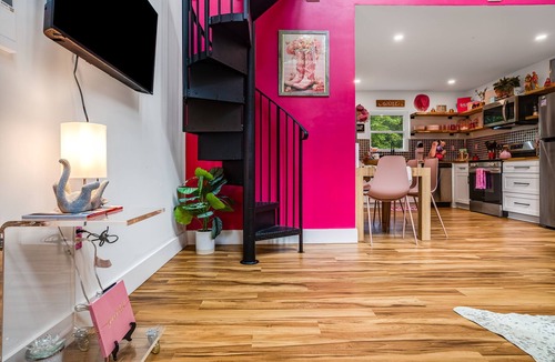 Ridgecrest House | Pet Friendly Barbie House w/Hot Tub, 5 Min from Town/15 Min to Asheville
