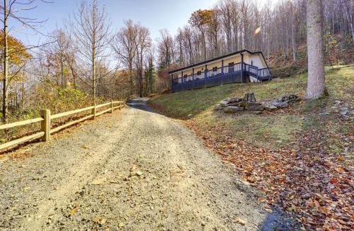 Spruce Pine House | Pet-Friendly Cabin with Fire Pit in Spruce Pine!