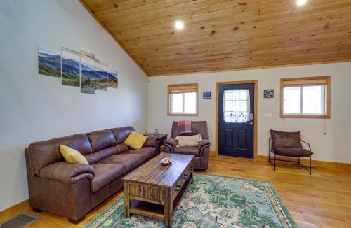 Spruce Pine House | Pet-Friendly Cabin with Fire Pit in Spruce Pine!