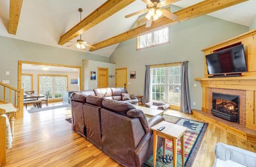 Purlear House | Pet-Friendly Cabin with Hot Tub in North Carolina!