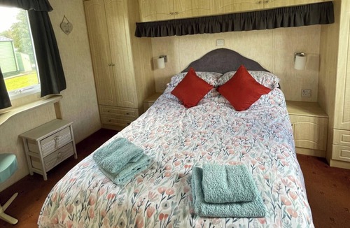 Hexham Cabin | Pet Friendly Caravan - Slaley Forest - Sleeps 4