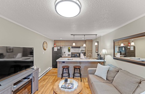 Kenilworth Ski Chalet | Pet-Friendly Chalet, Tucked in the Trees and only 3 Minutes to Downtown!