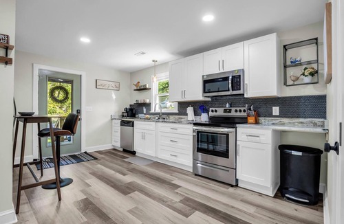 Hendersonville Cabin | Pet-Friendly, Convenient Cabin Minutes from Downtown Hendersonville