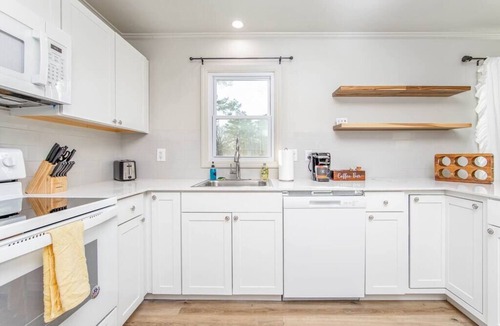 Fayetteville House | Pet Friendly Cozy 3BR 1BA Ranch Home Near Ft Bragg