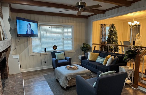Rocky Mount House | Pet-friendly Eclectic 3bed Ranch near HWY-301