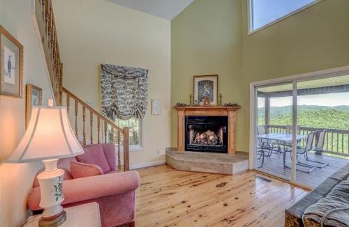 Saluda House | Pet-Friendly Getaway With Spectacular Mountain View
