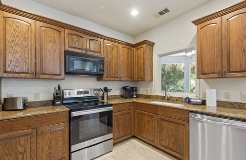 Lawton Woods House | PET FRIENDLY & LARGE PRIVATE POOL! Sea Pines - Sleeps 12!