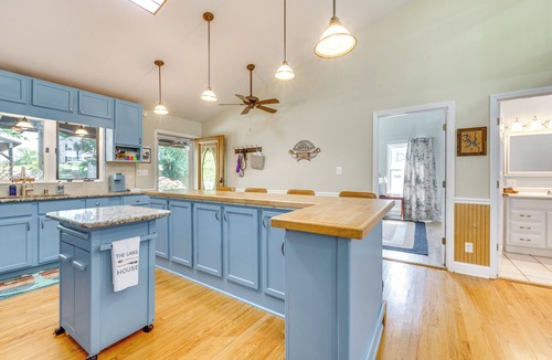 Southmont House | Pet-Friendly Paradise w/Private Dock in Lexington