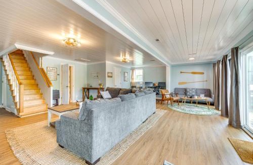 Southmont House | Pet-Friendly Paradise with Private Dock in Lexington