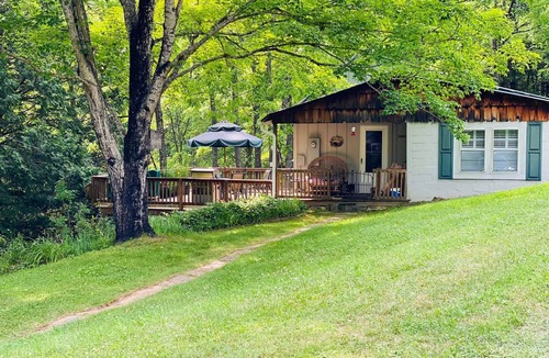 Crumpler Cottage | Pet-friendly, private, refuge. Monthly renters welcome. No extra fees.