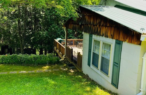 Crumpler Cottage | Pet-friendly, private, refuge. Monthly renters welcome. No extra fees.
