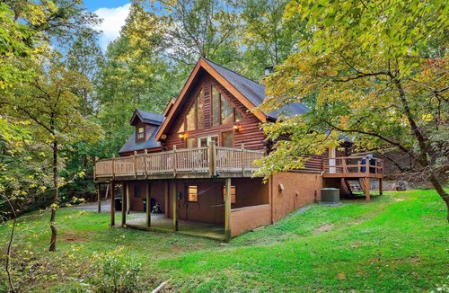 Lake Lure Cabin | Pet Friendly, Resort Access, Private! - Catahoula Cabin by Carolina Properties