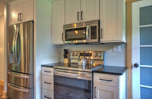 Canton House | Pet-Friendly Riverfront Retreat w/Hot Tub, Pool Table + Biltmore Pass