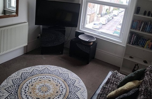 Ramsgate Apartment | Pet Friendly, Top Floor Apt w/Sea View, Sleeps 5
