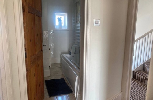 Ramsgate Apartment | Pet Friendly, Top Floor Apt w/Sea View, Sleeps 5