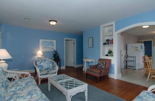 South End House | Pet Friendly Duplex Across from Crystal Pier