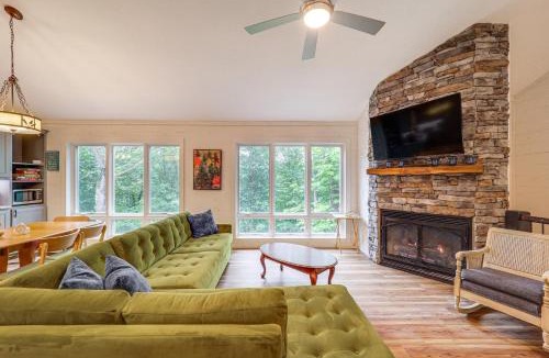 West Jefferson House | Pet-Friendly West Jefferson Home with River View!