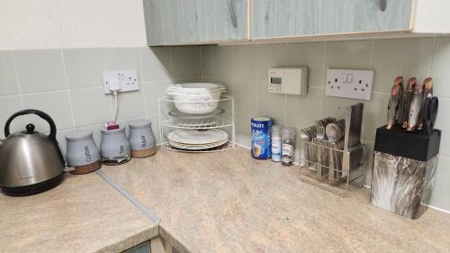 Farcet House | Peterborough Nice House with garden free parking