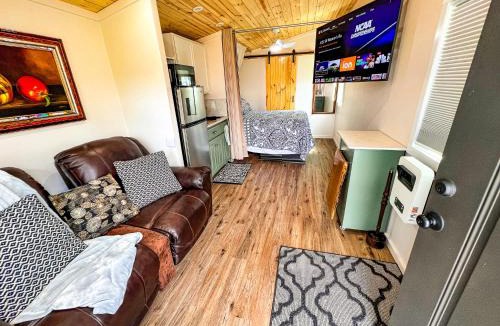 West Jefferson House | Petite Retreat