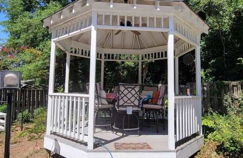 Easley House | Pets Free! Carolina Oasis Easley