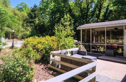 Easley House | Pets Free! Carolina Oasis Easley