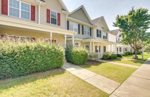 Southeast Raleigh House | Pets Welcome Townhome with Patio in Raleigh!