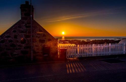 Sandhaven House | Pew with a View - Seafront Cottages