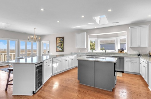 Caswell Beach House | Picayne: Spacious Floor Plan, Views from Ocean to Southport