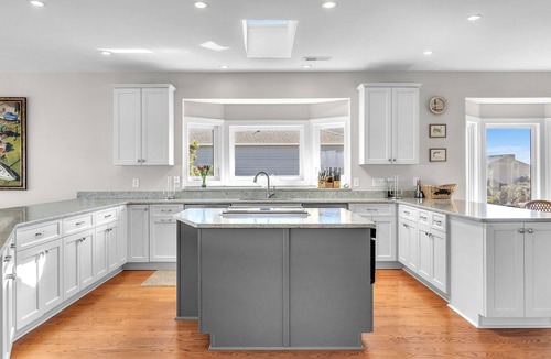Caswell Beach House | Picayne: Spacious Floor Plan, Views from Ocean to Southport