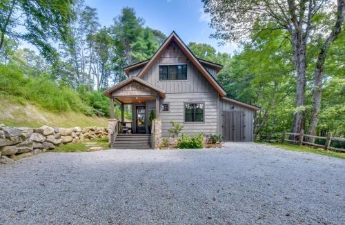 Glenville House | Pickleball and Trails Dog-Friendly Glenville Escape