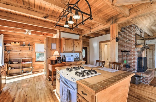 Morehead City Cabin | Picturesque Family Cabin w/Views & Treehouse