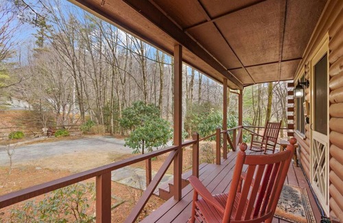 Blowing Rock House | Picturesque Riverside Cabin w/ Fireplace & Hot Tub