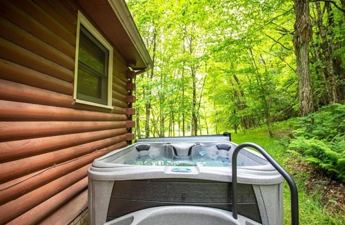 Blowing Rock House | Picturesque Riverside Cabin w/ Fireplace & Hot Tub